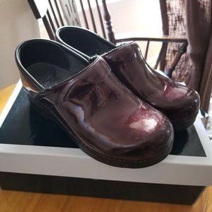 Womens size 36 (6) Burgundy patent leather